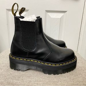 NWOT - Dr.Marten 2976 Platform Chelsea - Size 6